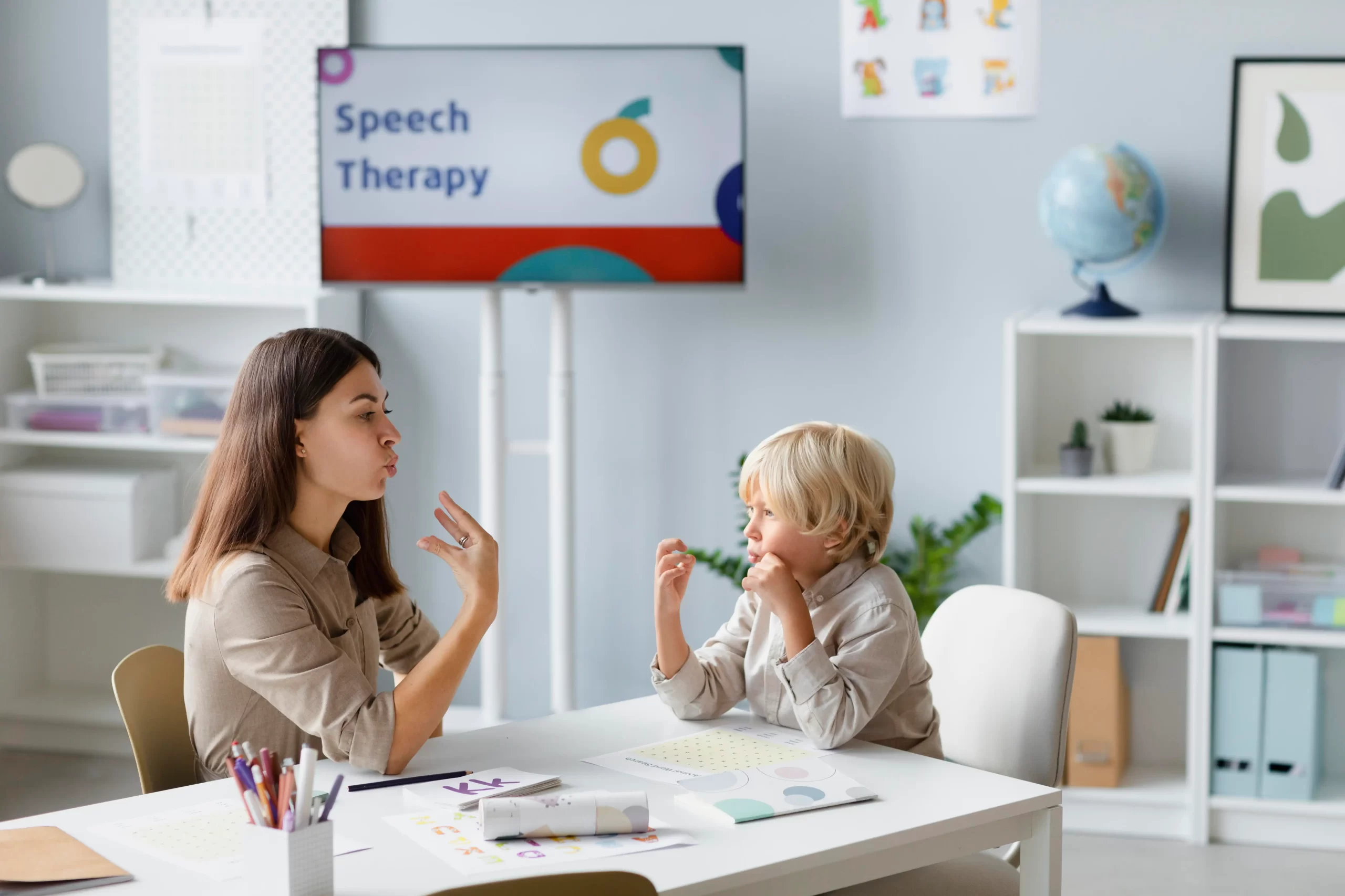 A comunicação é a chave para o desenvolvimento infantil! 💬✨ A terapia da fala ajuda crianças a se expressarem com confiança e clareza.